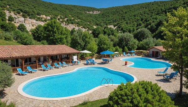 Les meilleurs campings avec piscine en Ardèche pour des vacances réussies